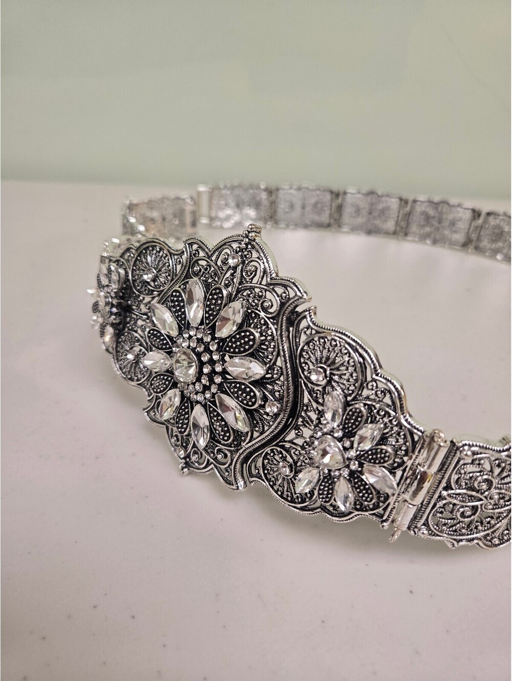 Y2K Silver Tone Filigree Rhinestone Floral Statement Belt Vintage Style